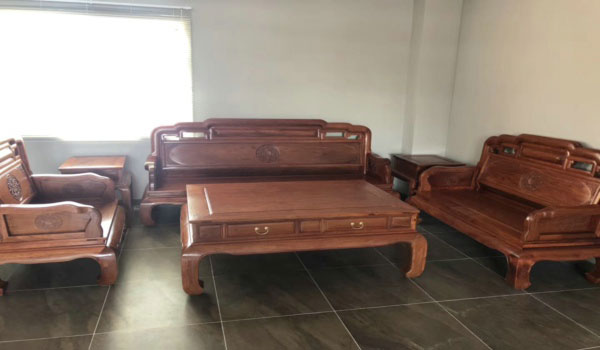 青島新沃家具告訴您：夏天實木家具/紅木家具該如何養護